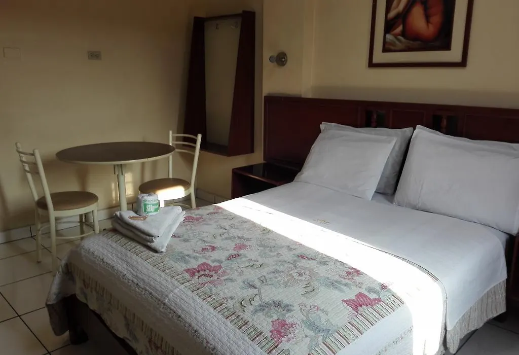 Hostal Los Sauces-1
